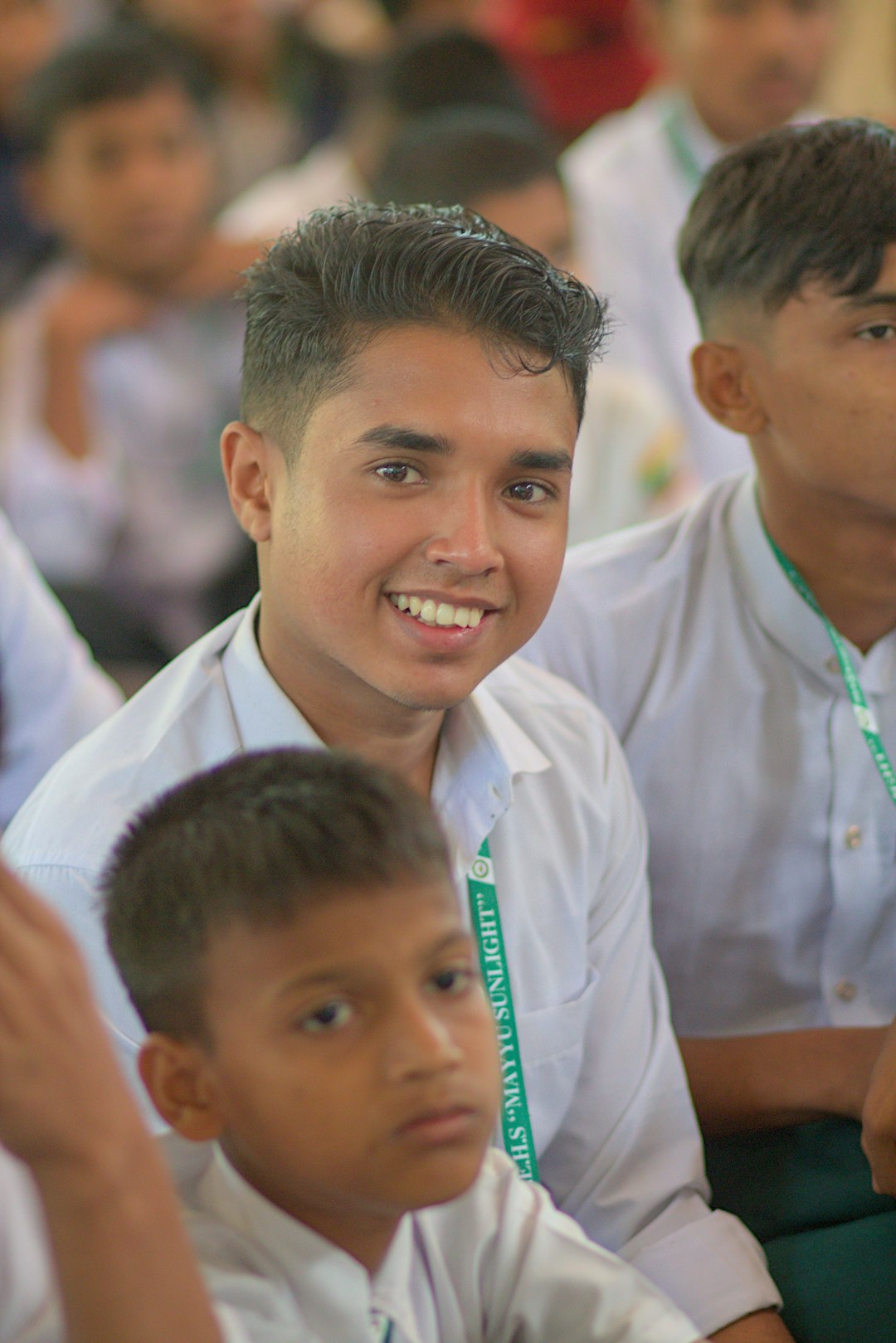 Opositor sonriendo en clase